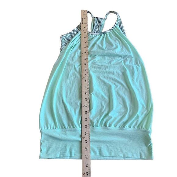 Lululemon womens Sz 4 mint green no limits yoga top with build in support - Picture 5 of 8